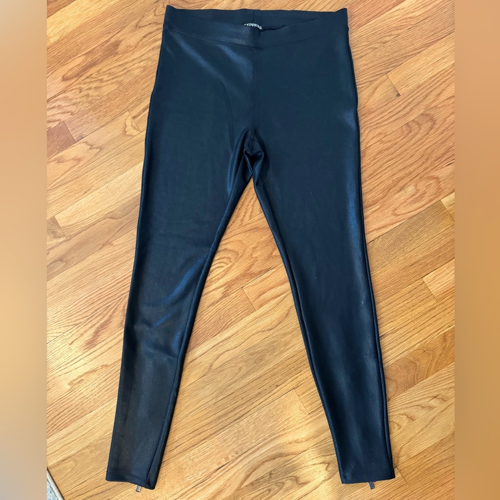 Express Faux Leggings w/ textured scaling & zippered bottom details